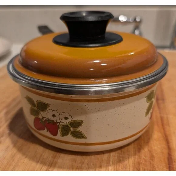 Vintage Strawberry Ceramic Saucepan Funky Retro Lid Kitchen Collectible - Picture 5 of 15